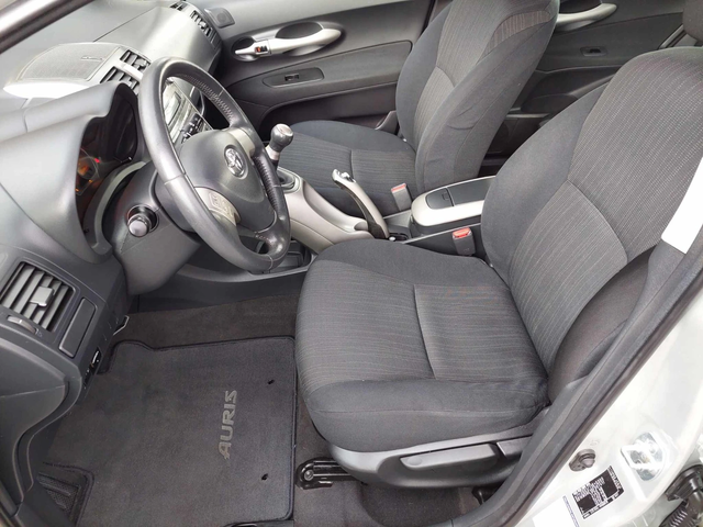 Toyota Auris 1,4i 97ps - автомобили, коли, обяви за нови и употребявани 6