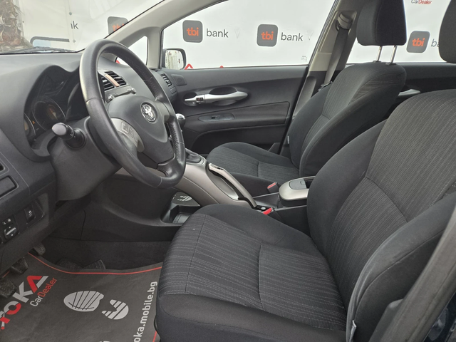 Toyota Auris 2.0D4d-126кс= 136.000км= 6СК= КЛИМАТРОНИК - автомобили, коли, обяви за нови и употребявани 6