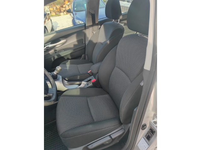 Toyota Auris 2.0, 127к.с. - автомобили, коли, обяви за нови и употребявани 8