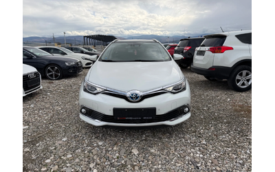 toyota-auris - 1