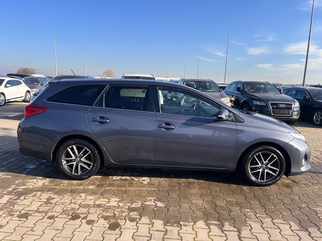 Toyota Auris 1.4D-4D NAVI/KAMERA EURO 5 - автомобили, коли, обяви за нови и употребявани 4