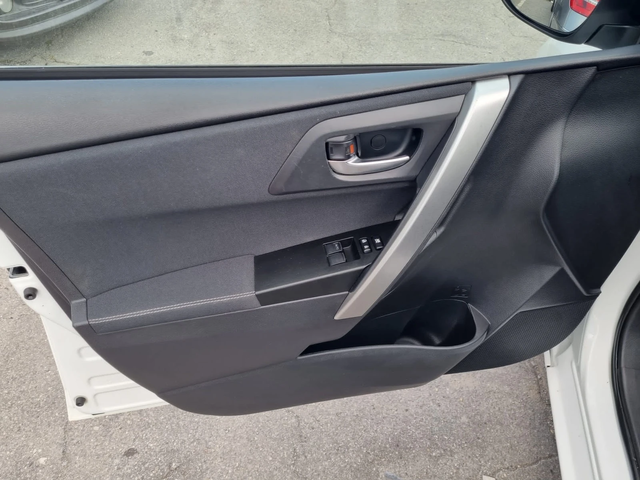 Toyota Auris 1.8i HYBRID - автомобили, коли, обяви за нови и употребявани 11