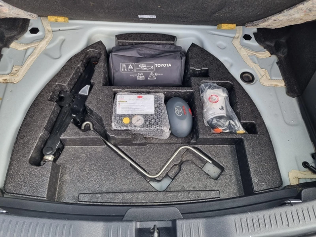 Toyota Auris 1.8i HYBRID - автомобили, коли, обяви за нови и употребявани 14