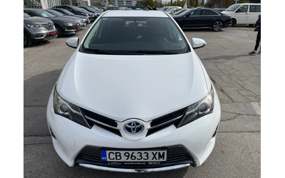 toyota-auris - 1