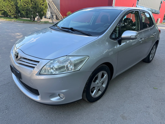 Toyota Auris 2.0 D4D - автомобили, коли, обяви за нови и употребявани 0