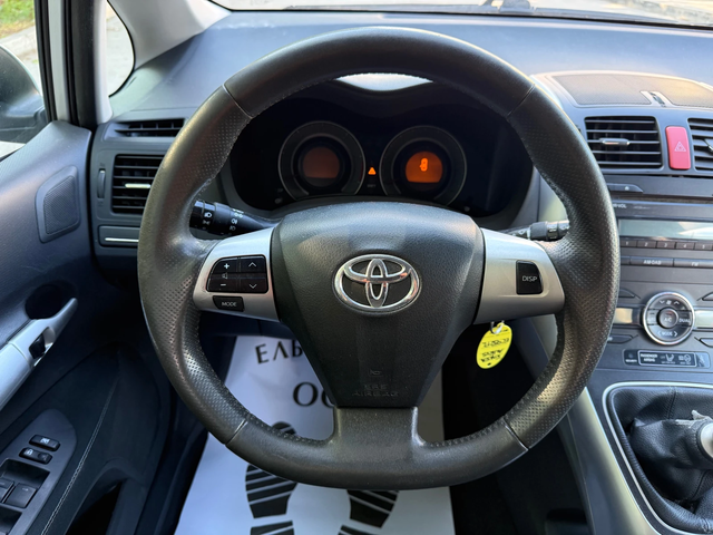 Toyota Auris 2.0 D4D - автомобили, коли, обяви за нови и употребявани 11