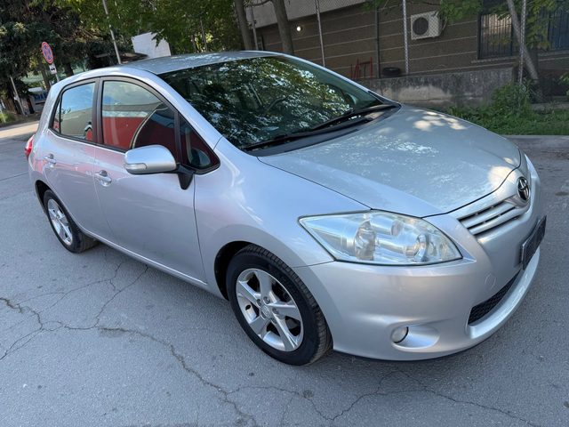 Toyota Auris 2.0 D4D - автомобили, коли, обяви за нови и употребявани 1