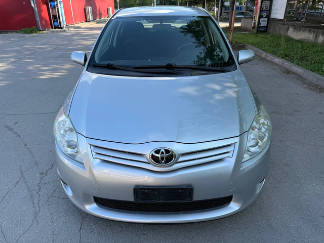 Toyota Auris 2.0 D4D - автомобили, коли, обяви за нови и употребявани 2