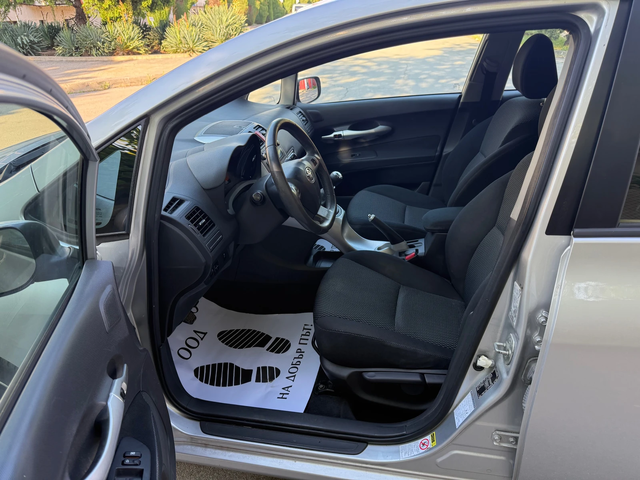 Toyota Auris 2.0 D4D - автомобили, коли, обяви за нови и употребявани 8