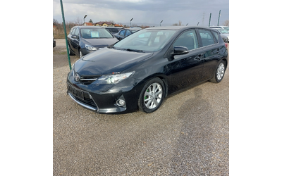 toyota-auris - 0