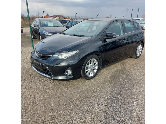 Toyota Auris 2.0 D4-D - автомобили, коли, обяви за нови и употребявани 0