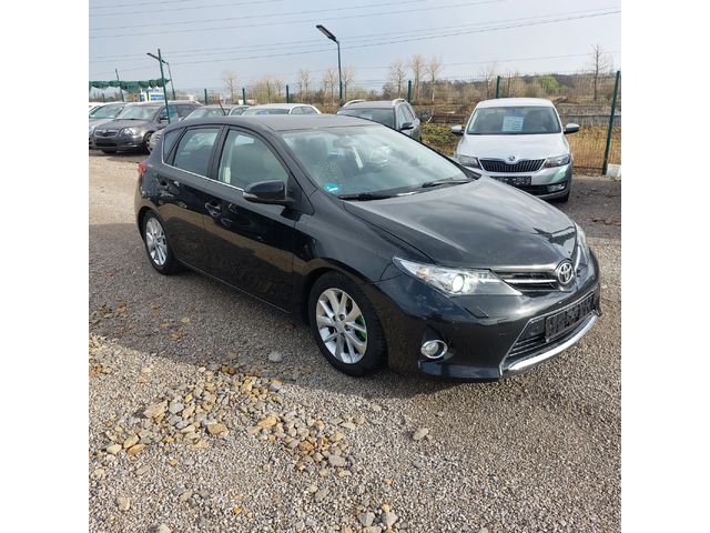 Toyota Auris 2.0 D4-D - автомобили, коли, обяви за нови и употребявани 2