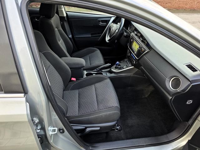 Toyota Auris 1.8Hybrid/136/e-CVT/Active+ - автомобили, коли, обяви за нови и употребявани 10