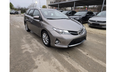 toyota-auris - 1