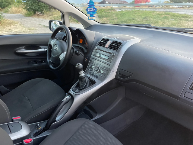 Toyota Auris 2.0d4d-126-ITALIA - автомобили, коли, обяви за нови и употребявани 4