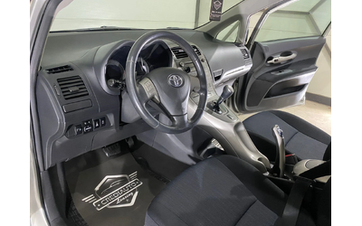 Toyota Auris 1.4 D-4D 90hp - автомобили, коли, обяви за нови и употребявани 6
