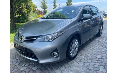 toyota-auris - 1
