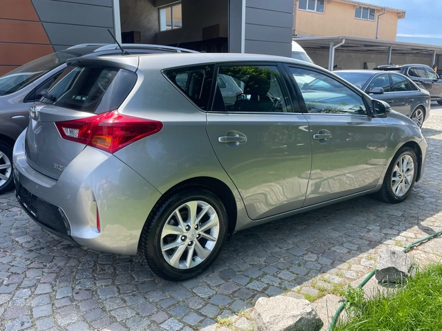 Toyota Auris 1.4 d4d Active - автомобили, коли, обяви за нови и употребявани 4