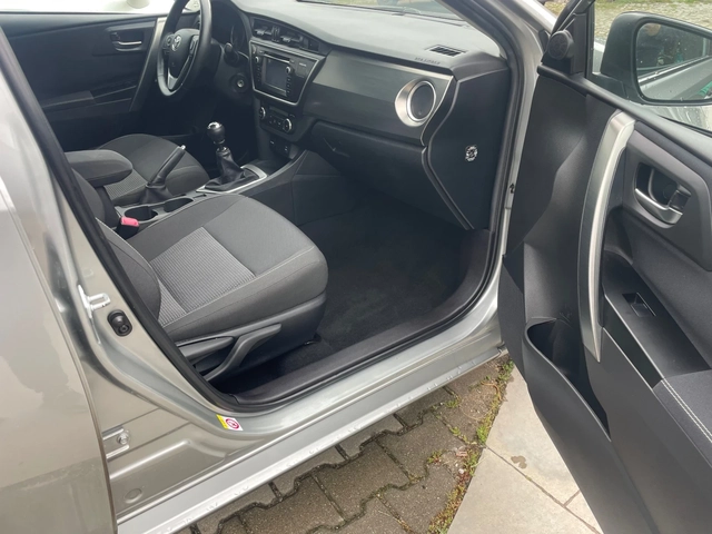 Toyota Auris 1.4 d4d Active - автомобили, коли, обяви за нови и употребявани 9