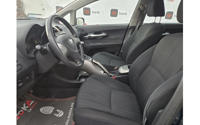 Toyota Auris 2.0D4d-126кс= 136.000км= 6СК= КЛИМАТРОНИК - автомобили, коли, обяви за нови и употребявани 6