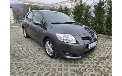 toyota-auris - 1