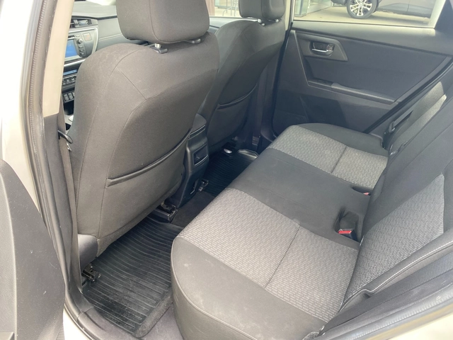 Toyota Auris 2.0D-4D 6MT - автомобили, коли, обяви за нови и употребявани 10
