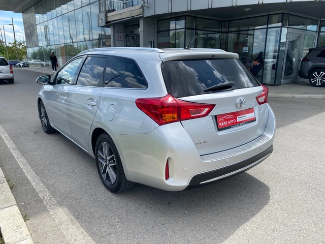 Toyota Auris 2.0D-4D 6MT - автомобили, коли, обяви за нови и употребявани 5