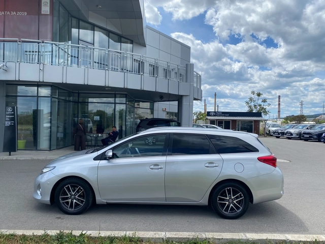 Toyota Auris 2.0D-4D 6MT - автомобили, коли, обяви за нови и употребявани 6