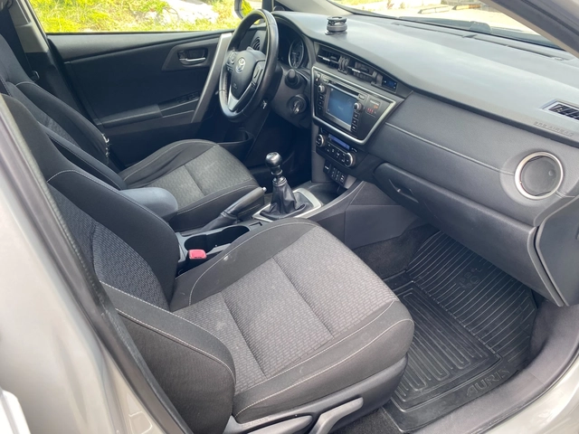 Toyota Auris 2.0D-4D 6MT - автомобили, коли, обяви за нови и употребявани 9
