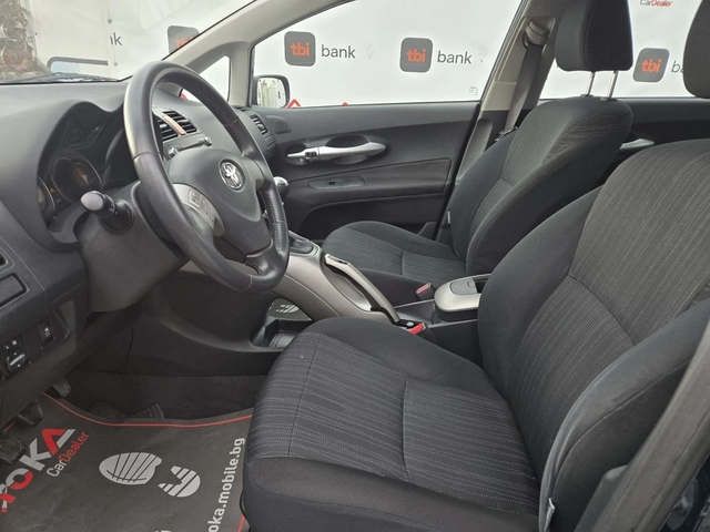 Toyota Auris 2.0D4d-126кс= 136.000км= 6СК= КЛИМАТРОНИК - автомобили, коли, обяви за нови и употребявани 6