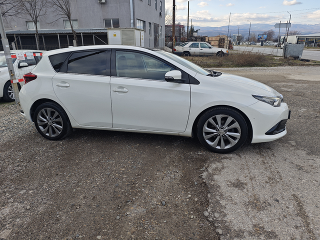 Тойота Аурис - автомобили, коли, обяви за нови и употребявани 3