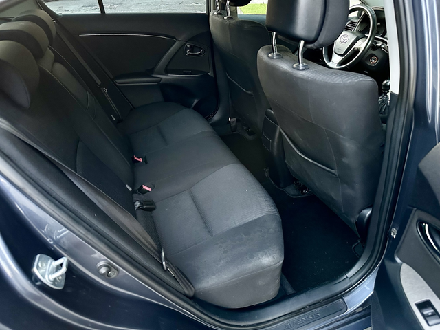 Toyota Avensis 2.0 - автомобили, коли, обяви за нови и употребявани 8