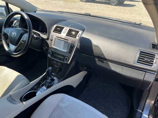 Toyota Avensis 2.2 D - автомобили, коли, обяви за нови и употребявани 11