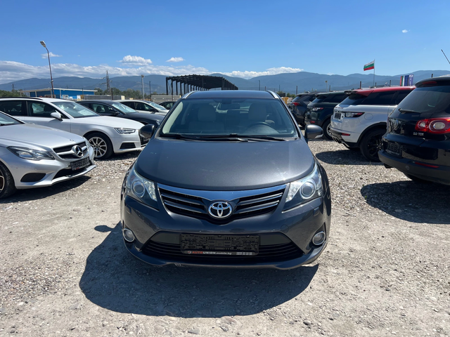 Toyota Avensis 2.2 D - автомобили, коли, обяви за нови и употребявани 1