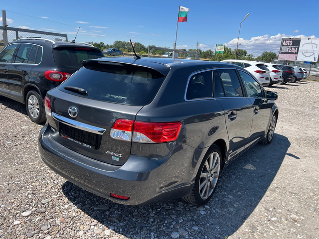 Toyota Avensis 2.2 D - автомобили, коли, обяви за нови и употребявани 4