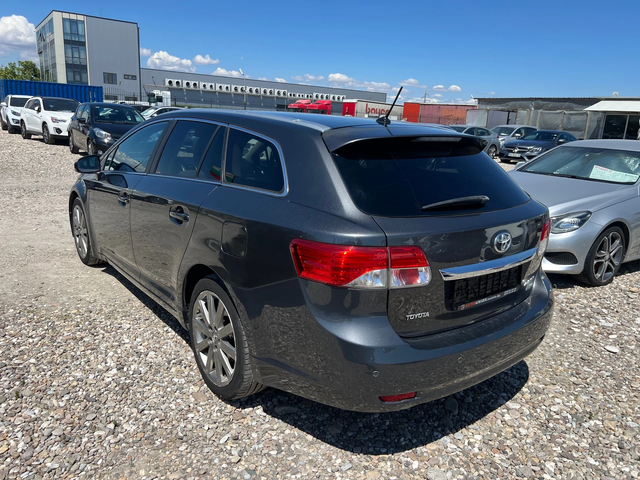 Toyota Avensis 2.2 D - автомобили, коли, обяви за нови и употребявани 6