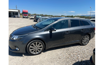 Toyota Avensis 2.2 D - автомобили, коли, обяви за нови и употребявани 7