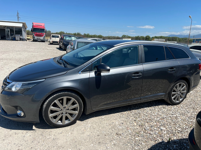 Toyota Avensis 2.2 D - автомобили, коли, обяви за нови и употребявани 7