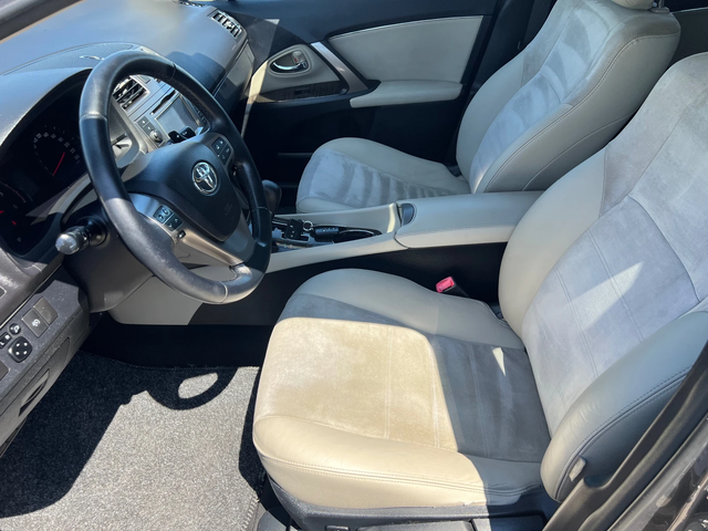 Toyota Avensis 2.2 D - автомобили, коли, обяви за нови и употребявани 8