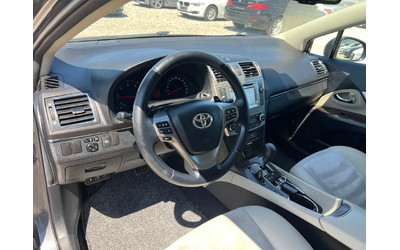 Toyota Avensis 2.2 D - автомобили, коли, обяви за нови и употребявани 9