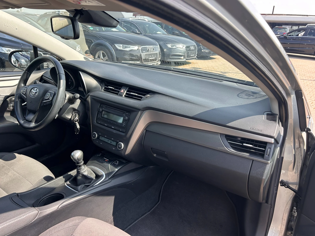 Toyota Avensis 1.6 VVT-I EURO 6 - автомобили, коли, обяви за нови и употребявани 9