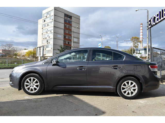 Toyota Avensis 2.0i* AUTOMAT - автомобили, коли, обяви за нови и употребявани 1