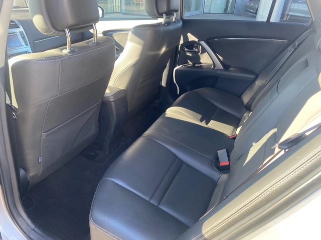 Toyota Avensis 2.0D - автомобили, коли, обяви за нови и употребявани 12
