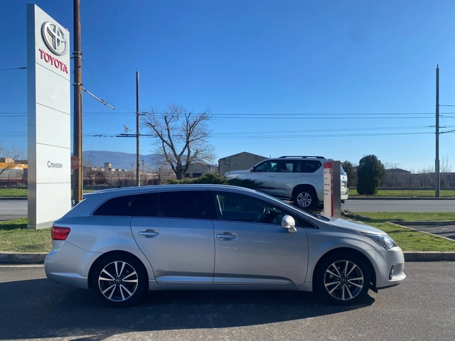 Toyota Avensis 2.0D - автомобили, коли, обяви за нови и употребявани 2