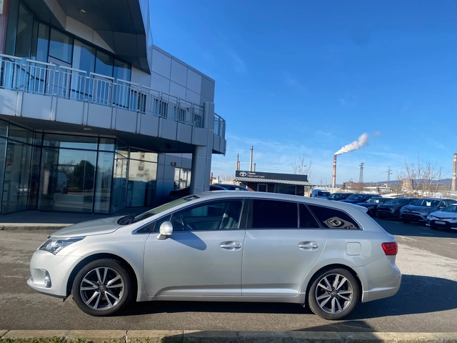 Toyota Avensis 2.0D - автомобили, коли, обяви за нови и употребявани 6