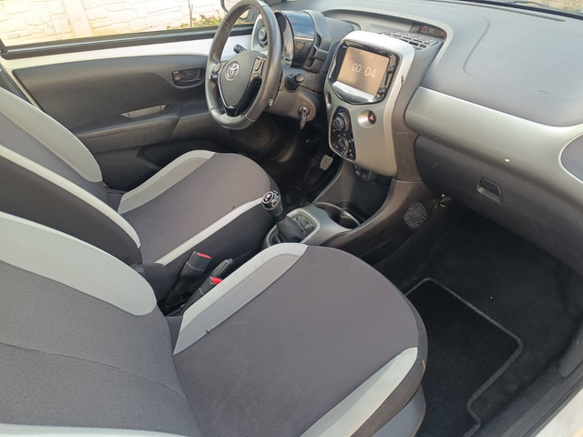 Toyota Aygo 2016г. - автомобили, коли, обяви за нови и употребявани 10