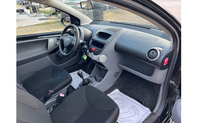 Toyota Aygo 1.0i- 68к.с. Нов внос от Италия - автомобили, коли, обяви за нови и употребявани 15