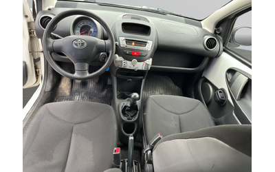 Toyota AYGO - автомобили, коли, обяви за нови и употребявани 8