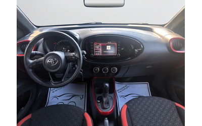 Toyota AYGO X 1.0 VVT-i, Black & White CVT - автомобили, коли, обяви за нови и употребявани 9