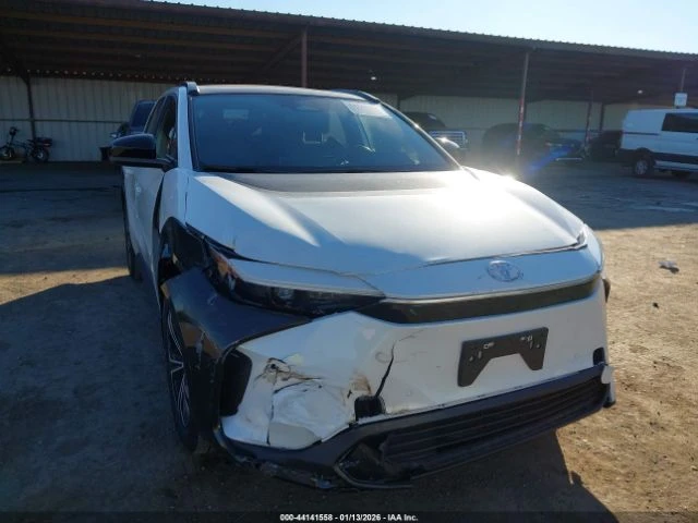 Toyota bZ4X * КОЖА* ПОДГРЕВ* ПАНОРАМА* LED* - автомобили, коли, обяви за нови и употребявани 5